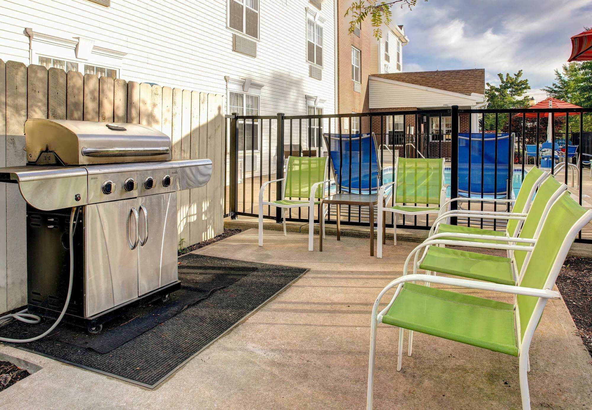 Birch Hills Suites - Blue Ash Exterior foto